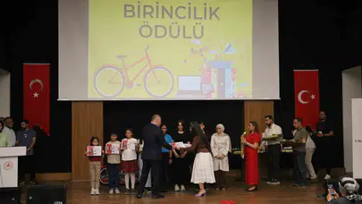 Diyarbakır’da okuma seferberliği: 42 bin öğrenci arasından sıyrılanlar ödüllerine kavuştu