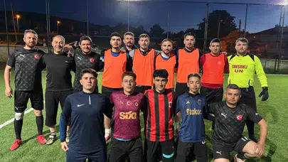 Tavşanlı'da futbol şöleni: Derbent FK kupayı müzesine götürdü