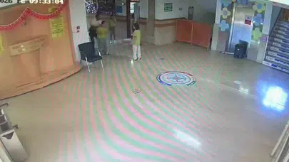Saniyelerle yarıştı: Okul koridorunda mucize kurtuluş