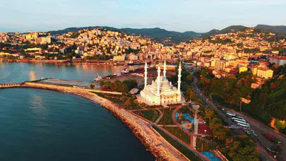 Zonguldak semalarında görsel şölen: Yunuslar gün batımında sahneye çıktı