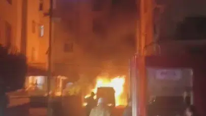 Reyhanlı’da korku dolu anlar: Park halindeki araç küle döndü