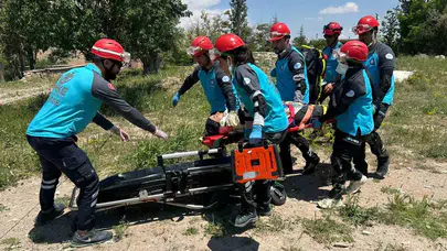 Afetlere karşı teyakkuz hali: Niğde UMKE ekipleri zorlu saha testinden başarıyla geçti