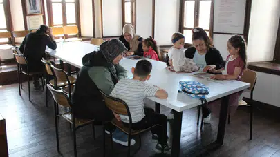 Okumayı bir aile ritüeline dönüştürdüler: Bor’da minikler ve ebeveynler kütüphanede buluştu