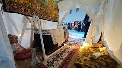 Akyazı'da el emeği göz nuru eserler sergide buluştu: Gazze'nin acısı ve değişen aile yapısı sanatla anlatıldı