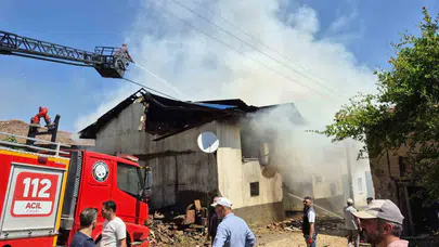 Simav’da alevler bir evi yuttu: Köylüye derin bir nefes aldıran detay