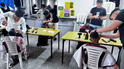 Makasları ellerine aldılar, minik öğrencilerin yüzünü güldürdüler: Meslek liselilerden gönüllü dokunuş