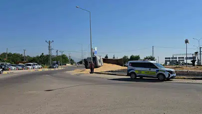 Gaziantep’te korkutan kaza: Tonlarca arpa yola saçıldı, ulaşım felç oldu