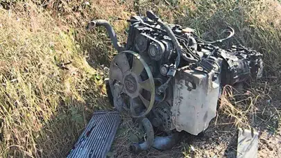 Bursa'da sabah dehşeti: Lastiği patlayan servis minibüsü ortalığı birbirine kattı