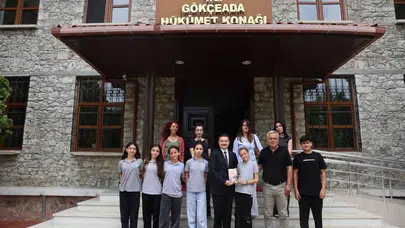 Gökçeada’nın genç yazarları edebiyat dünyasına ilk adımlarını attı: 34 öğrencinin hayalleri kitap oldu