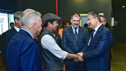 Eskişehir’de eğitime gönül verenler tuvale yansıdı: Hayırseverlerin izi sanatla ölümsüzleşti
