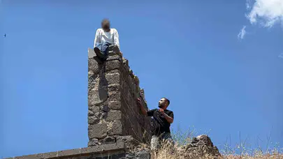 Diyarbakır’da yürekleri ağza getiren anlar: Surların tepesinde bir saatlik yaşam mücadelesi