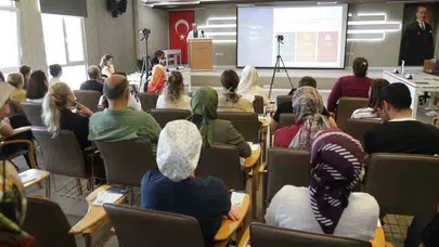 Dijital çağda sağlık okuryazarlığı: Uzmanlardan "sosyal medya" ve "magazin tıbbı" uyarısı