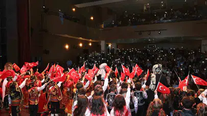 Miniklerden büyük başarı: Pursaklar’da mezuniyet coşkusu sahneye taştı