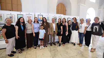 Çeşme’de sanat rüzgarı: Kursiyerlerin bir yıllık emeği görücüye çıktı