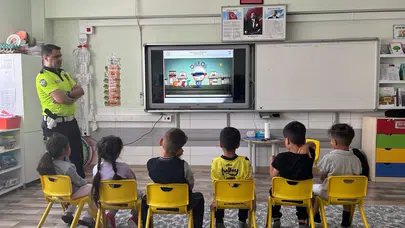 Bozüyük’te minik öğrencilere trafik dersi: Kurallar uygulamalı anlatıldı