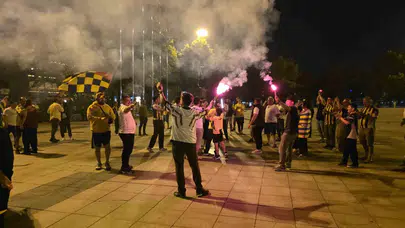 Düzce’nin gururu yeniden başkan: Aziz Yıldırım’ın zaferi memleketinde coşkuyla kutlandı