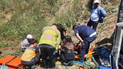 Sındırgı’da dehşet anları: Kamyon kabininde sıkışan sürücüyü itfaiye kurtardı