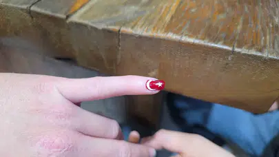 Milli Takım aşkı Düzce'de tırnaklara işlendi: Şampiyonluk gelirse salon kapılarını ücretsiz açacak