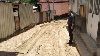 Divriği'de sel felaketi: Muhtar traktörüyle sahaya indi, köyü çamurdan kurtardı