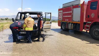 Hassa’da korku dolu anlar: Seyir halindeki minibüs alevlere teslim oldu