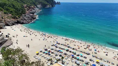 Alanya’da yaz provası: Kleopatra Plajı’nda sezon erken açıldı