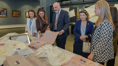 İlmek ilmek işlediler, sanat galerisini şölene çevirdiler: 4 bin 500 kadının başarısı