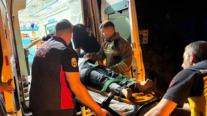 Antakya’da korku dolu anlar: Dereye uçan sürücüyü itfaiye kurtardı