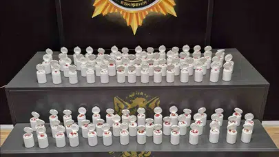 Mide ve vücut boşluklarında zehir taşıdılar: Eskişehir’deki narkotik operasyonunda büyük darbe
