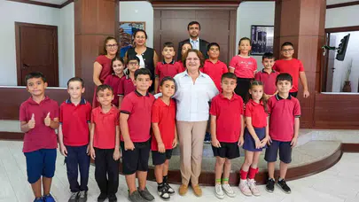Miniklerden gelen mektuplar makam odasına taşındı: Başkan Gençay'ın özel konukları