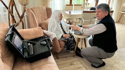 Devletin şefkat eli kapısına kadar gitti: 87 yaşındaki Emine teyzenin kimlik sorunu çözüldü
