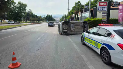 Bursa'da korkutan kaza: Sanayi sitesinde otomobil takla attı