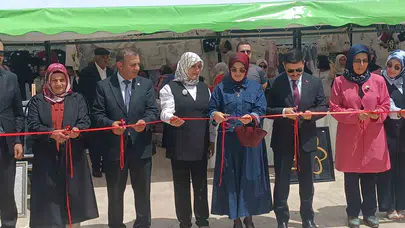 Özalp'te el emeği şöleni: 3 bini aşkın kursiyerin eserleri görücüye çıktı