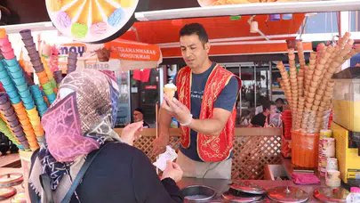 Bolu’da dondurma mesaisi: Sıcaklar bastırdı, tezgahlar şenlendi