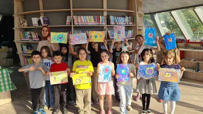 Suyun üzerinde renklerin dansı: Başiskeleli minikler geleneksel sanatla büyülendi