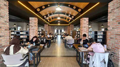 Sınav stresini Başiskele’de atıyorlar: Gençlerin yeni rotası Kitaphane oldu
