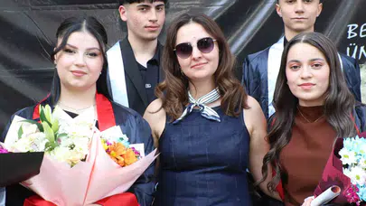 Hakkari’de gurur dolu veda: Atatürk Anadolu Lisesi’nde kep atma coşkusu