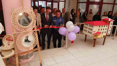 Posof’ta sanat rüzgarı: Yüzlerce kursiyerin el emeği görücüye çıktı