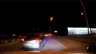 Trafikte dehşet anları: Bursa'da "makas" terörü kamerada