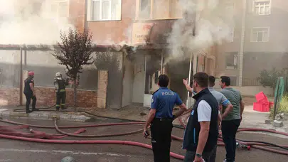 Karamürsel'de korku dolu anlar: Dükkanı saran alevler için duvarı yıktılar