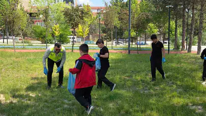Gelecek nesillerin doğa nöbeti: Kütahyalı öğrenciler Millet Bahçesi’ni pırıl pırıl yaptı