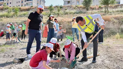 Denizli’de minik eller geleceği yeşertti: Her fidan bir çocuğun ismiyle büyüyecek