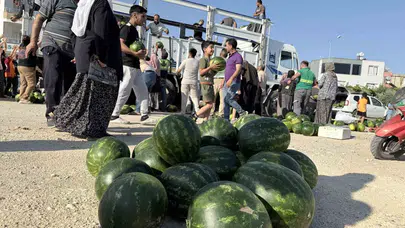 Tarsus'ta yüzleri güldüren cömertlik: 30 ton karpuz kapış kapış gitti