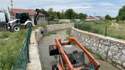 Çorum’da sağanak sonrası alarm: Ekipler dere yatağını eski sağlığına kavuşturmak için sahaya indi