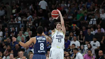 Anadolu Efes seride nefes aldı: Final bileti dördüncü randevuya kaldı