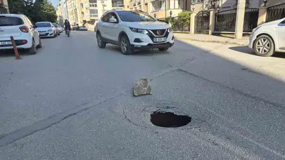 Eskişehir’de asfaltın altı boşaldı: Sürücüler için tehlikeli bekleyiş