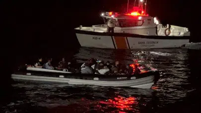 Ege'de gece yarısı operasyonu: İHA'lar tespit etti, Sahil Güvenlik nefes kesti