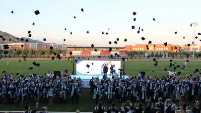 Beyaz önlük heyecanı Binali Yıldırım Stadyumu’nu sardı: ADÜ’lü genç hekimler meslek hayatına uğurlandı