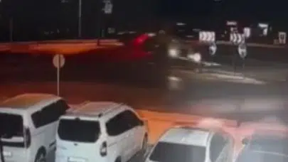 Saniyeler içinde dehşeti yaşadı: İslahiye’de tırın devrilme anı saniye saniye kaydedildi