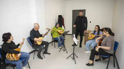 Mersin’de notalarla dolu bir sezonun sonuna gelindi: Sanat tutkunları belgelerini alıyor