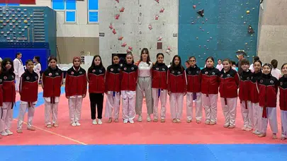Tatamiye damga vurdular: İlkadım’ın minik tekvandocuları madalyalara ambargo koydu